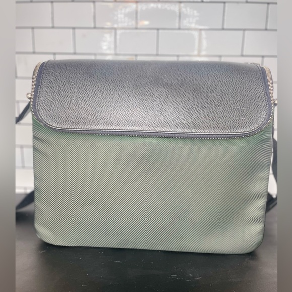 Authentic Louis Vuitton Taimyr Green & Black Tiaga Leather Crossbody Messenger - Picture 2 of 14